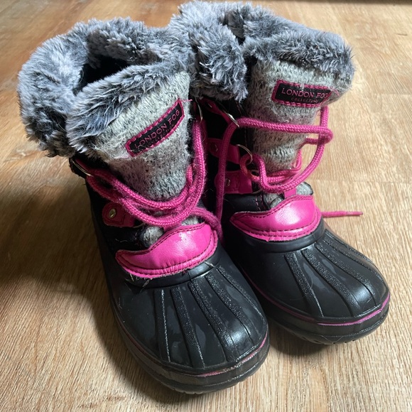London‎ Fog Black and Pink Kids' Winter Boots - Picture 1 of 7